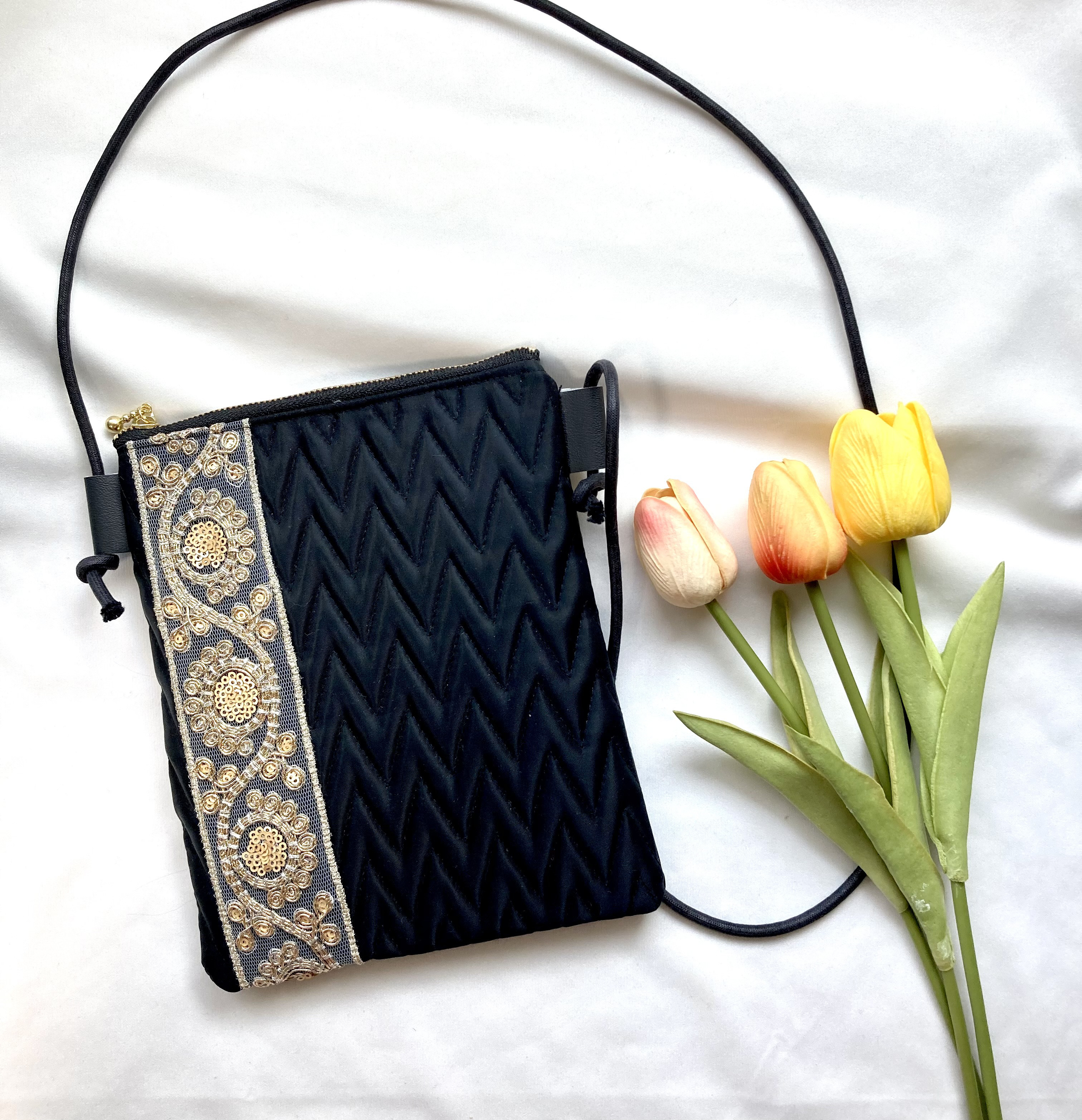 受注制作 インド刺繍リボン×ナイロン 大きめスマホショルダー