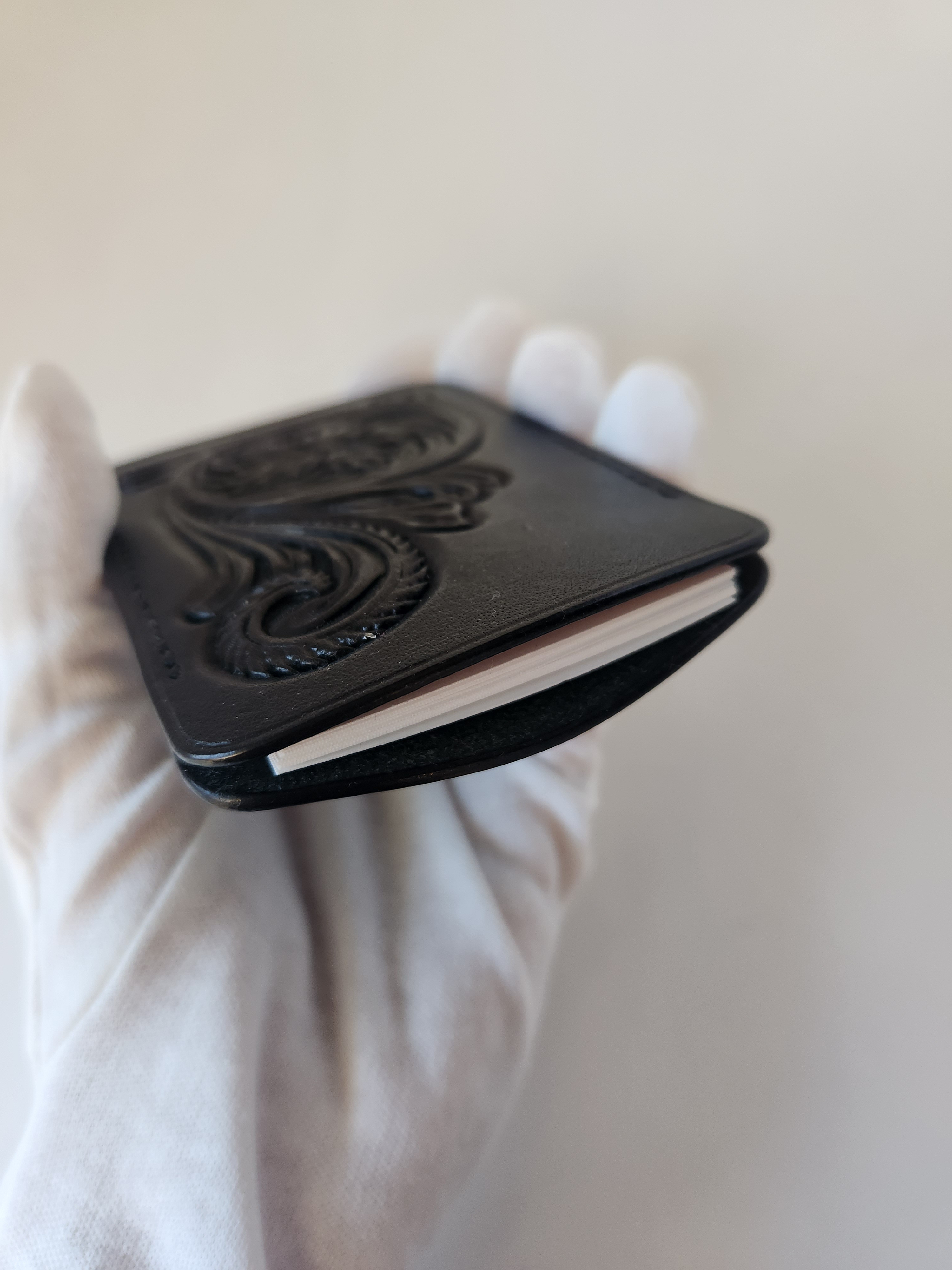 カービングパスケース9（カービング,黒,黒ステッチ）