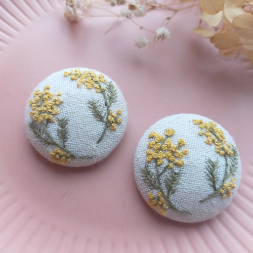 ナチュラル【ミモザ *°】 刺繍ブローチ 38mm ブローチ wire+. 通販