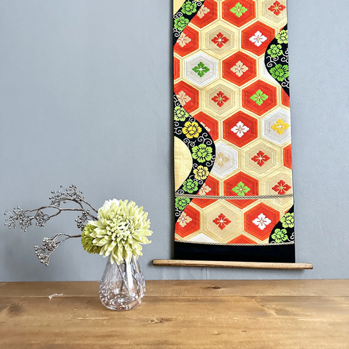 Kimono tapestry 帯のタペストリー 漆黒に秋色の花器 着物