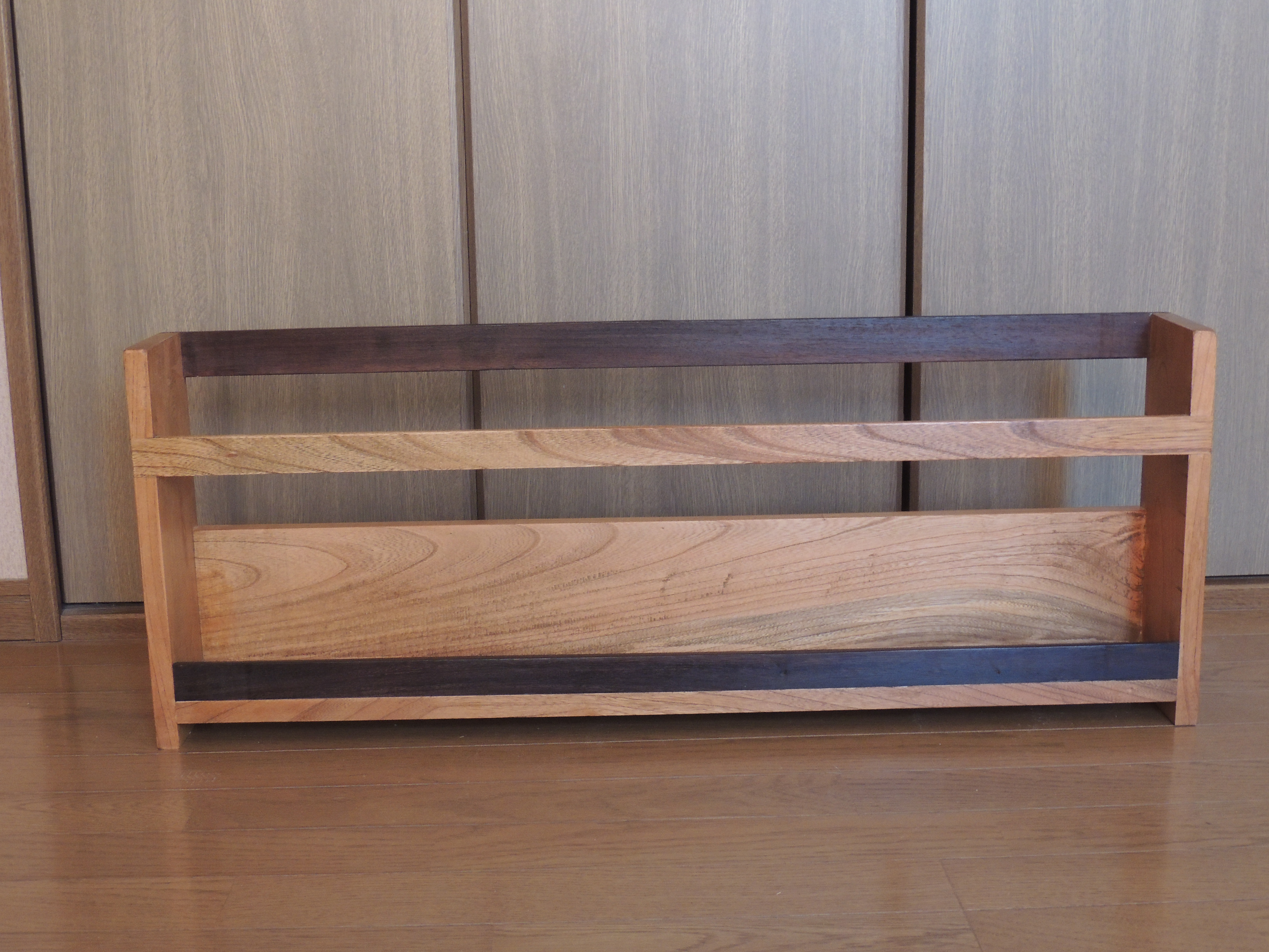 銘木　欅のマガジンラック　本棚