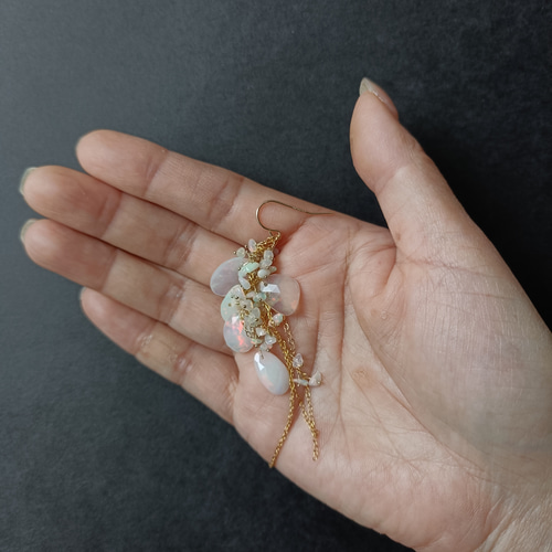 高品質 宝石質 プレシャス オパール × 14kgf の ピアス 10cm