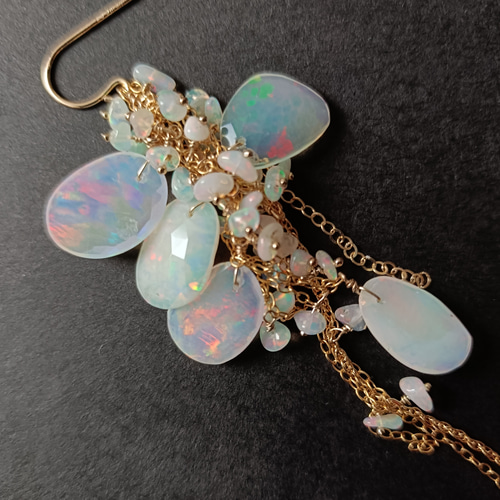 高品質 宝石質 プレシャス オパール × 14kgf の ピアス 10cm