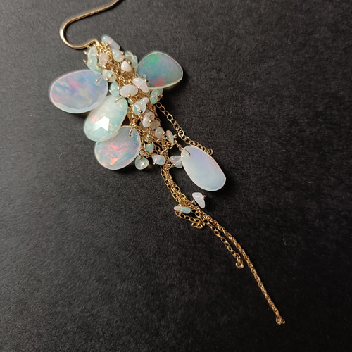 高品質 宝石質 プレシャス オパール × 14kgf の ピアス 10cm