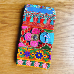 【ほぼ全機種対応】エスニックな刺繍 手帳型iPhoneケース 手帳型スマホケース ターコイズブルーミラー 1枚目の画像