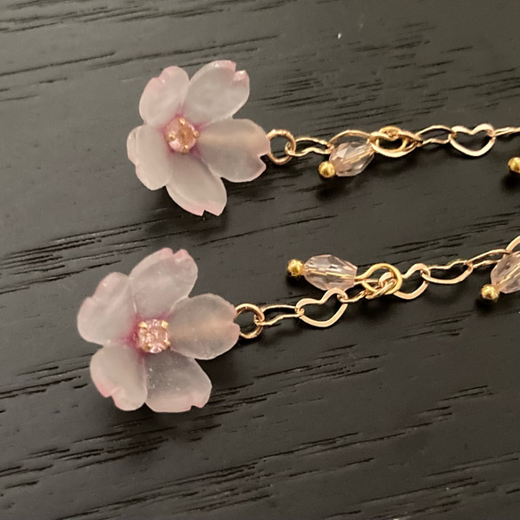 ピアス（チタン/ニッケルフリー）: 桜（さくら） ープラバン花アクセサリー 2枚目の画像