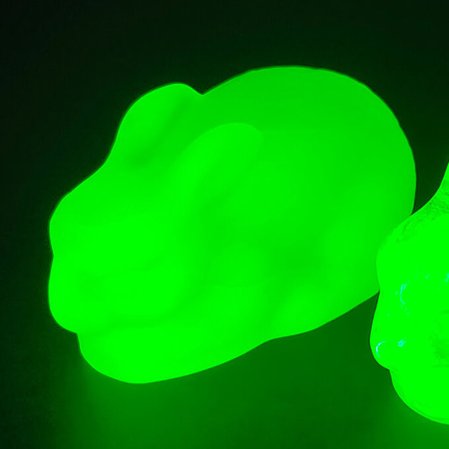 ウランガラス うさぎ チェコガラス 置物 ペーパーウェイト 文鎮