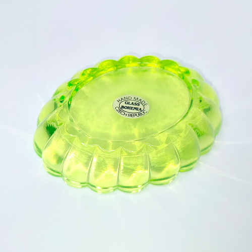 販売終了 ウランガラス 蓋付 小物入れ ppnalia チェコガラス