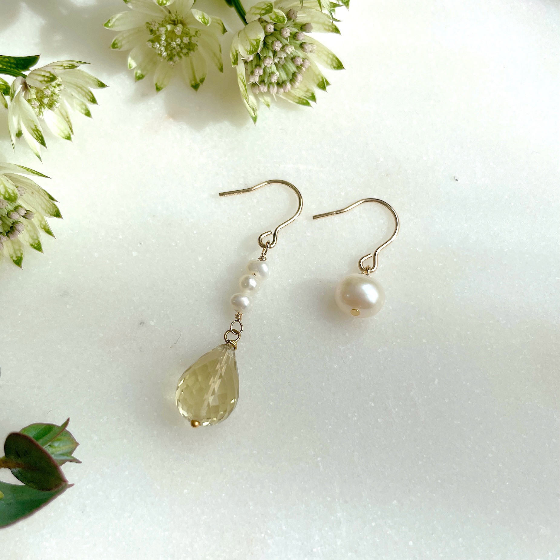 【14kgf】淡水パールとレモンクォーツのアシンメトリーピアス ★上品で個性的★卒業式・入学式★春色
