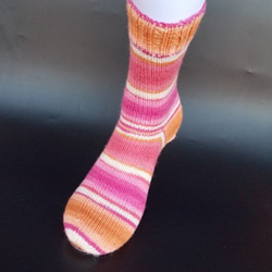手編みの靴下　３色の幅広ボーダーの靴下③（女性用） 1枚目の画像