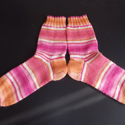 手編みの靴下　３色の幅広ボーダーの靴下③（女性用） 2枚目の画像