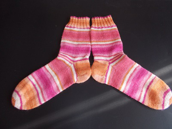 手編みの靴下　３色の幅広ボーダーの靴下③（女性用） 2枚目の画像