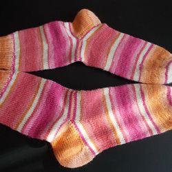 手編みの靴下　３色の幅広ボーダーの靴下③（女性用） 3枚目の画像