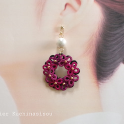 梭織蕾絲小花與棉質珍珠不對稱耳環&lt;哥德粉紅&gt; 第5張的照片