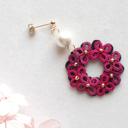 梭織蕾絲小花與棉質珍珠不對稱耳環&lt;哥德粉紅&gt; 第9張的照片