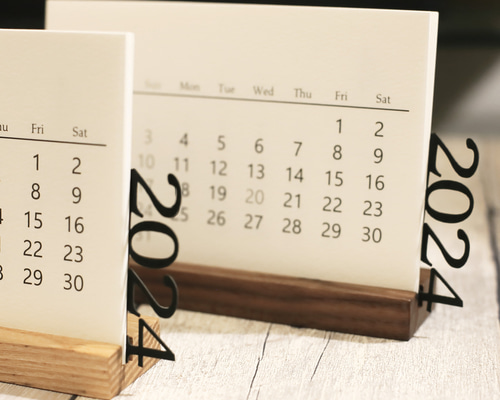 はじまり月が選べる Year Plate付 木製スタンド卓上カレンダー