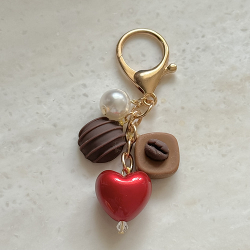 handmadeチャーム、キーホルダー☘︎︎バレンタイン バレンタイン チョコ チャーム キーホルダー キーリング strawberry