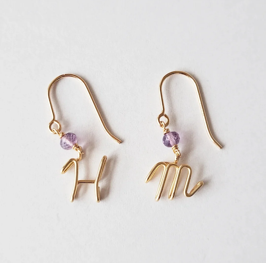 イニシャルフックピアス