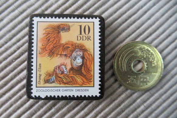 ドイツ　オラウータン切手ブローチ9353 3枚目の画像
