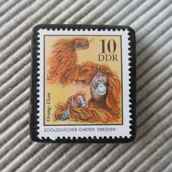 ドイツ　オラウータン切手ブローチ9353 1枚目の画像