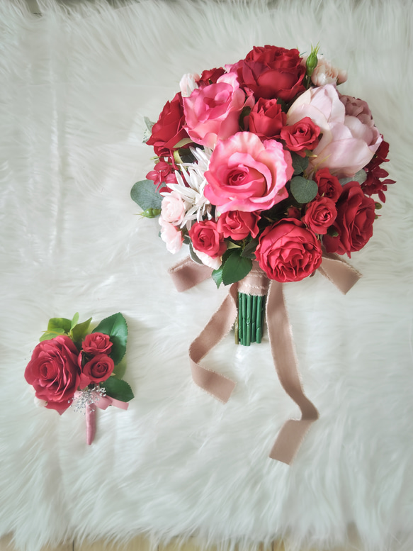 幸せピオニーと赤いバラのブーケ 5枚目の画像