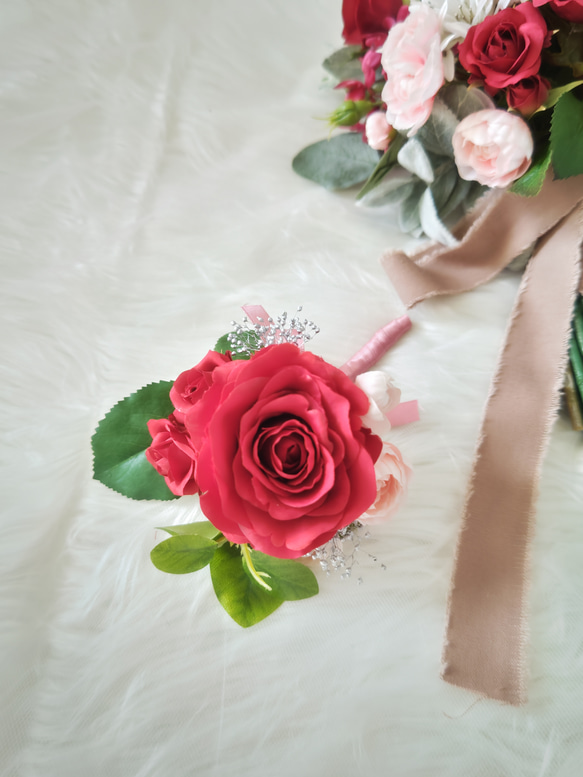幸せピオニーと赤いバラのブーケ 6枚目の画像