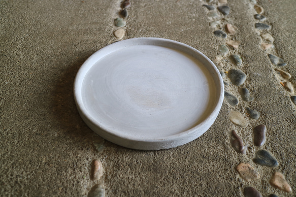 ローズマリーの 円すい系のトピアリー　アンティーク風な鉢付 6枚目の画像