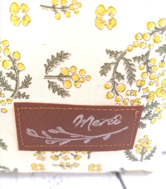 ミモザの花かんむり（アイボリー）スマホポーチ　スマホショルダー　スマホポシェット　ミモザ　サコッシュ　カバン 6枚目の画像