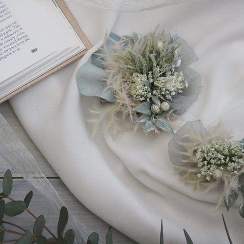 ニュアンスグリーンのブーケコサージュ・:*+.親子お揃いブートニアにも  