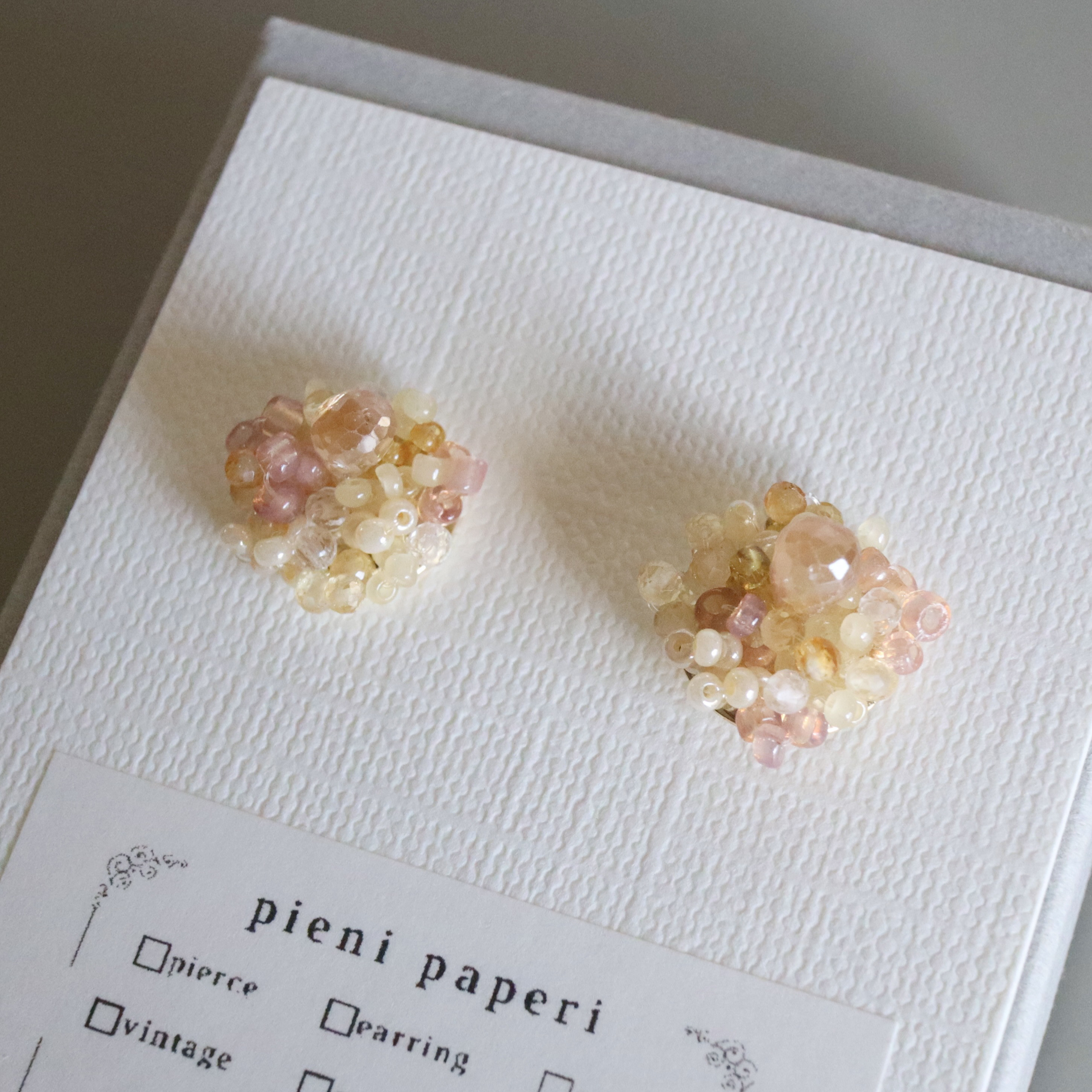 bouquet　シトリンとフランスヴィンテージビーズの耳飾り