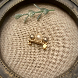 tiny brooch  小さなストレートブローチ  white・beige 4枚目の画像