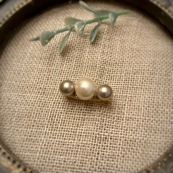 tiny brooch  小さなストレートブローチ  white・beige 2枚目の画像