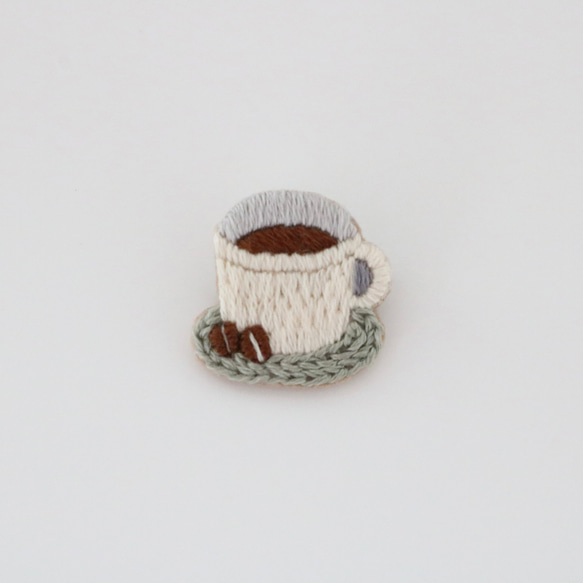 コーヒーと豆　手刺繍ブローチ 3枚目の画像