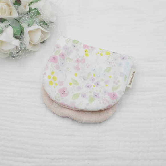 ふわふわガーゼハンカチ『水彩フラワー』優しい肌触りの8重ガーゼハンカチ 10×20cm ギフトにも☺ 3枚目の画像