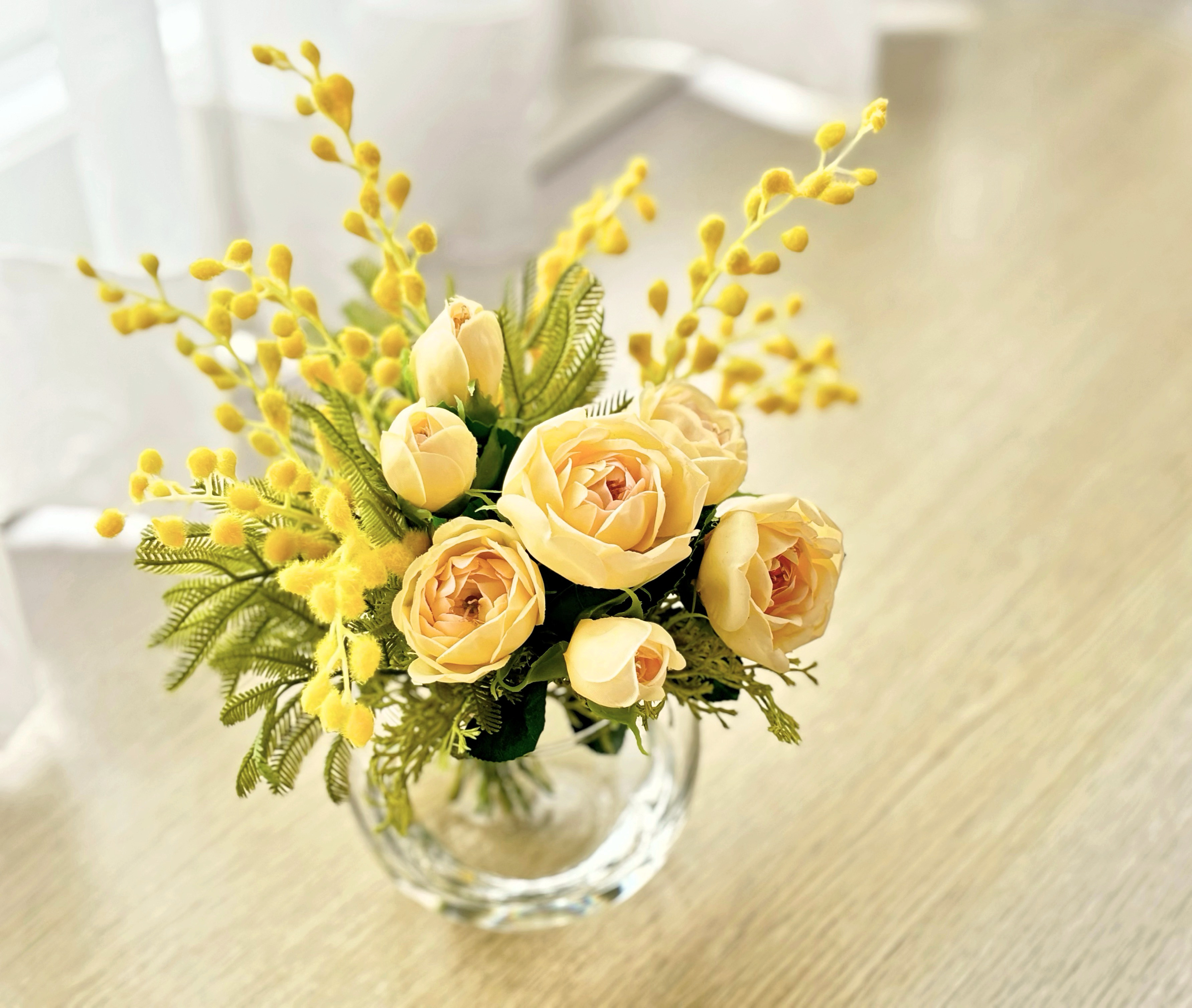 毎年楽しめる ミモザとガーデンローズのアレンジ  マジカルウォーター 春のインテリアフラワー