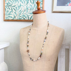【マルチカラー】バロック淡水真珠のロングネックレス 4枚目の画像