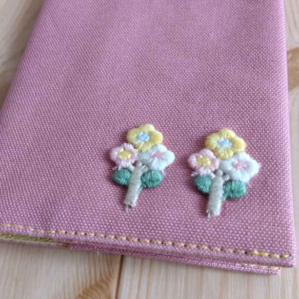 カード15ポケット　花刺繍のカードケース・名刺入れ（手帳型）　くすみピンク帆布　　648 3枚目の画像