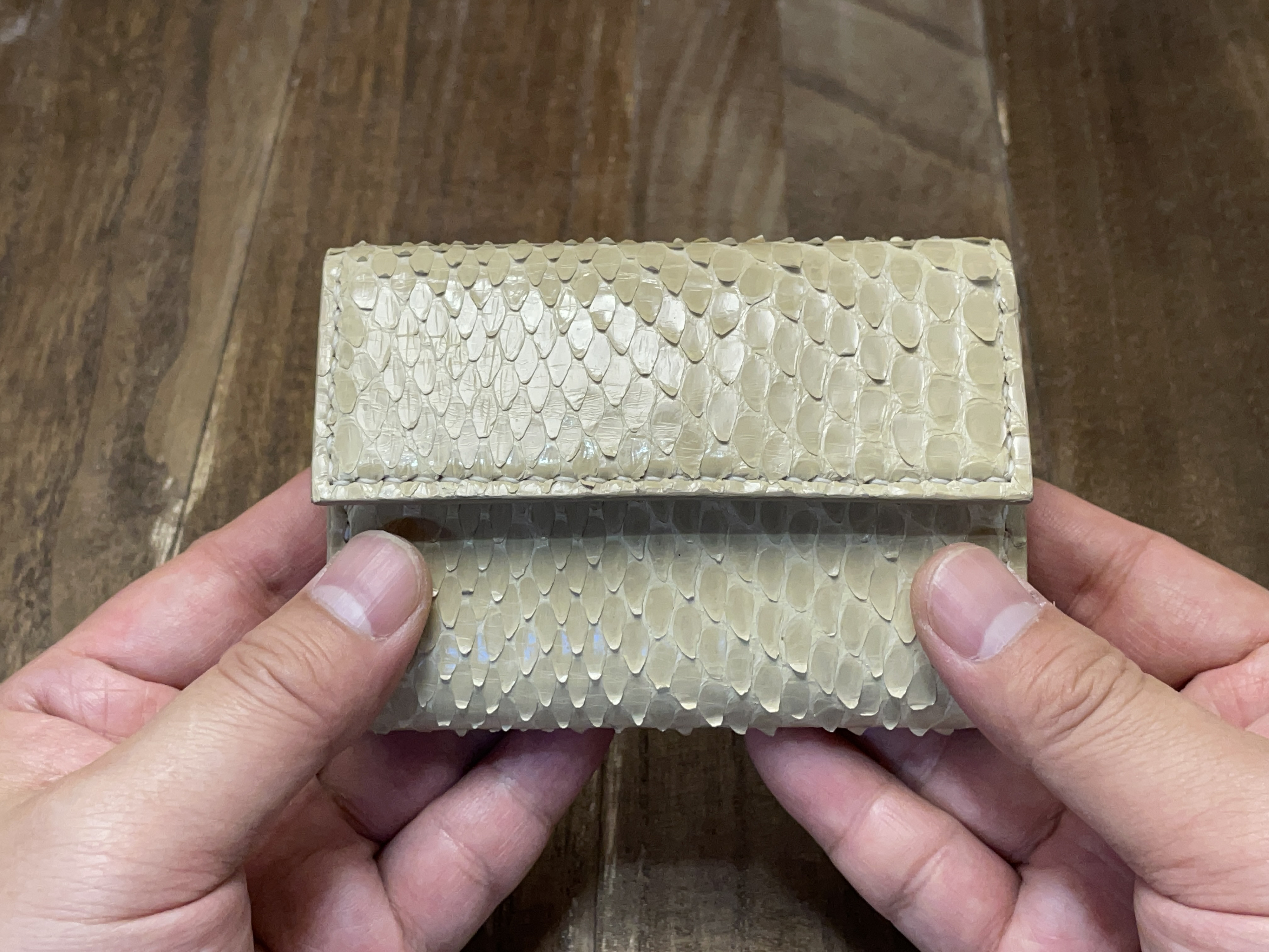 パイソンのカードサイズミニ財布