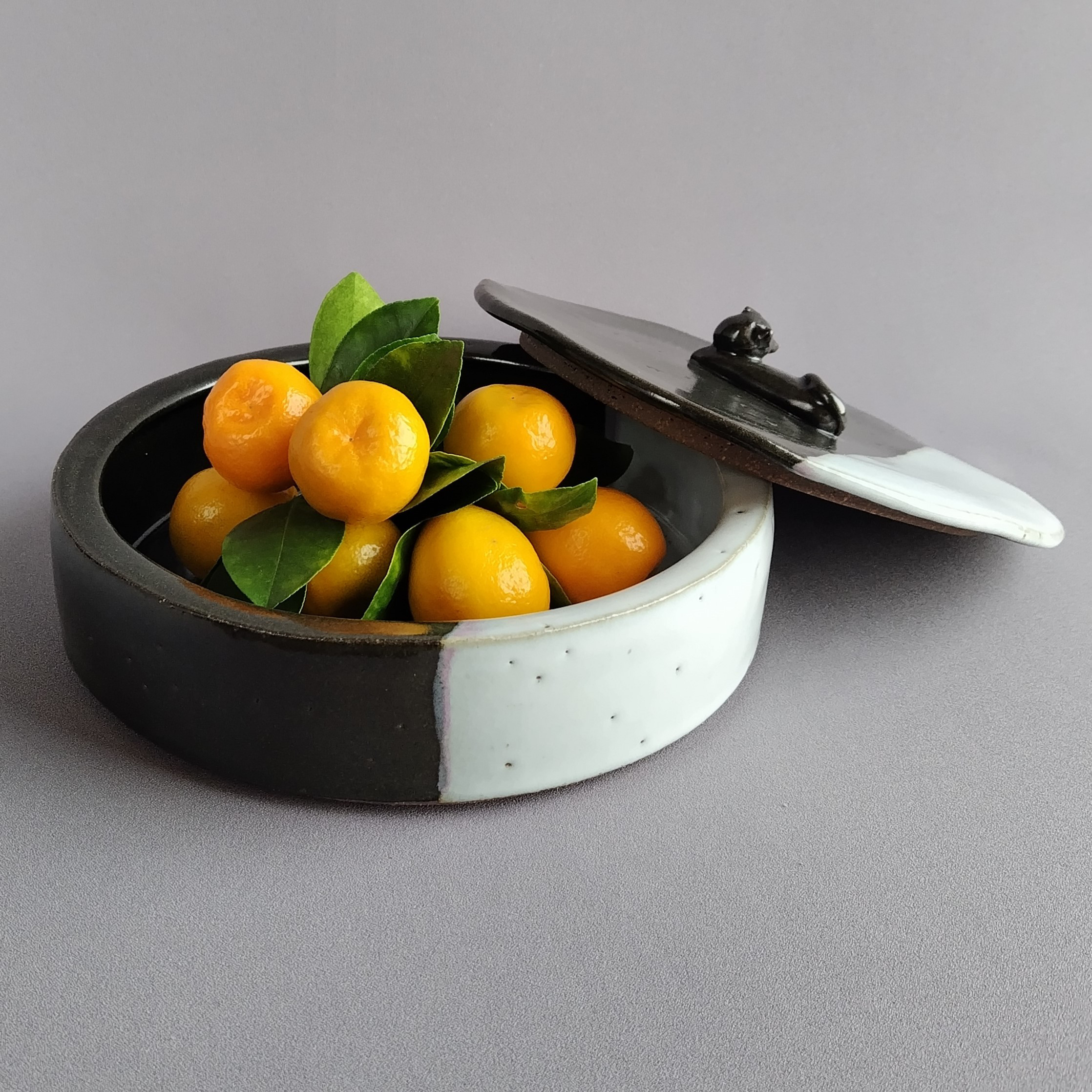 蓋物　黒釉　白萩釉　【商品番号：00461】