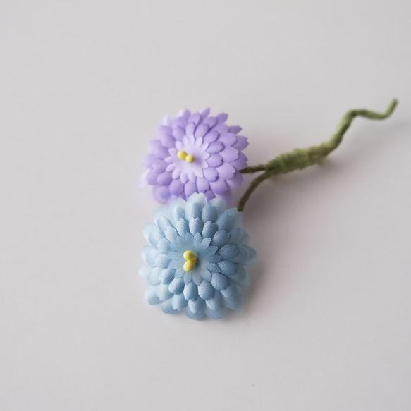 手染めの布花で彩るコサージュ タイプa /ライトブルー 6枚目の画像