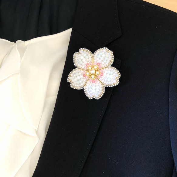 ビーズ刺繍 SAKURA ホワイト ブローチ ブローチ Lien 通販
