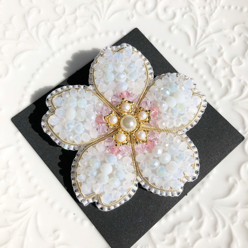 ビーズ刺繍 SAKURA ホワイト ブローチ ブローチ Lien 通販