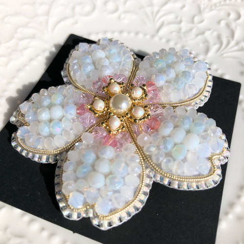 ビーズ刺繍 SAKURA ホワイト ブローチ ブローチ Lien 通販