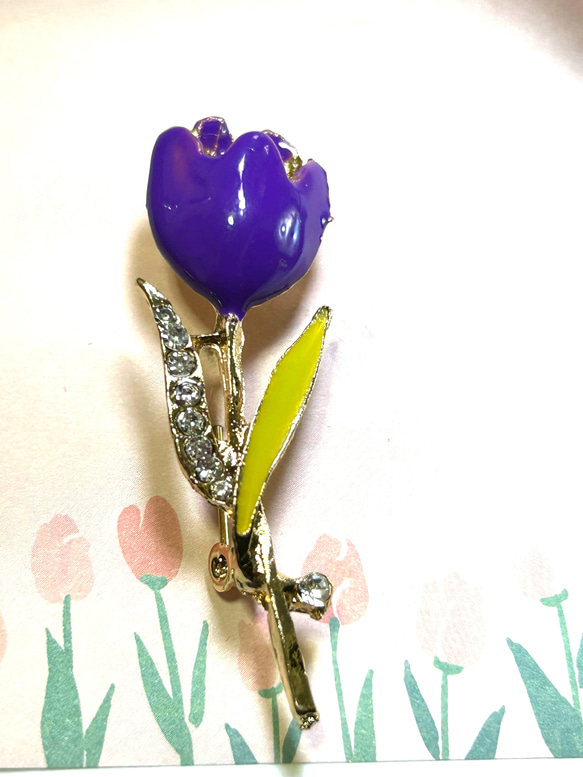 421花シリーズ‼️ 紫色のチューリップブローチA 1枚目の画像