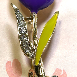 421花シリーズ‼️ 紫色のチューリップブローチA 4枚目の画像