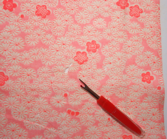 ネオンピンクの梅と菊130・襦袢はぎれ 4枚目の画像