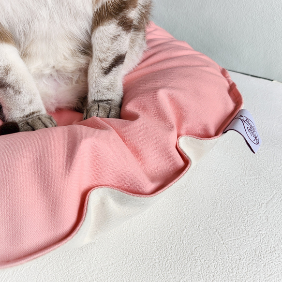 子犬・子猫用【受注製作】ペットのぐっすりベッド　コンパクトサイズ　ピンク×キナリ 2枚目の画像