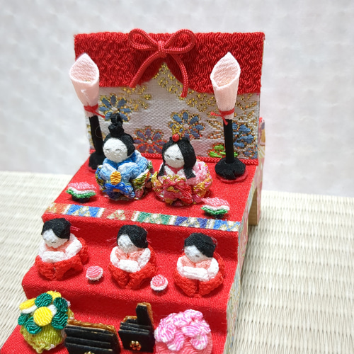 ミニチュアサイズのお雛様 ✿ちりめん細工のお雛様三段飾り✿ ひな人形