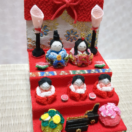 ミニチュアサイズのお雛様 ✿ちりめん細工のお雛様三段飾り✿ ひな人形