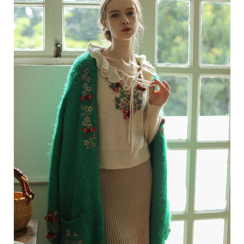 春待ち彩るフラワー刺繍とフリルカラー ウール混プルオーバー【秋春